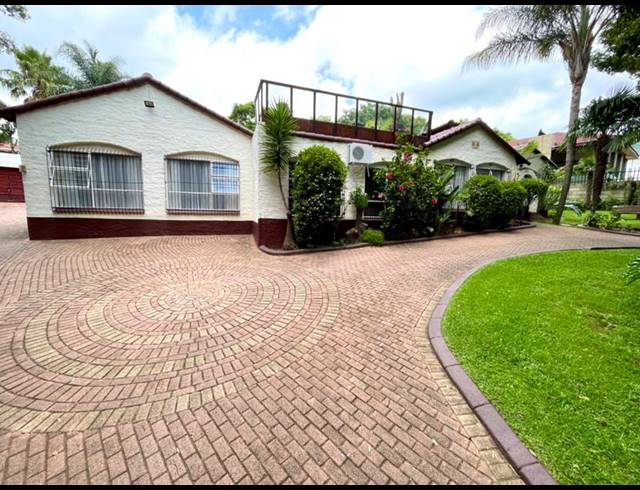 6 BEDROOM HOUSE FOR SALE IN NOORDHEUWEL